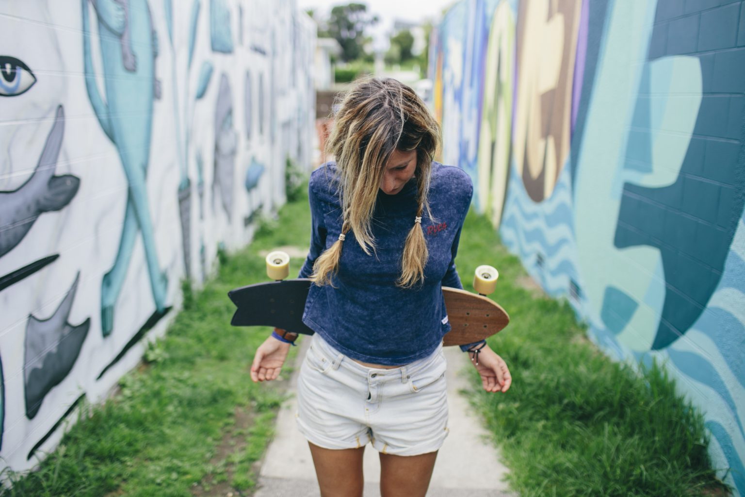 Go out alone. Go out alone. Маленький пацан бежит. Forgetting sarah marshall (2008). Сара маршалл и джона хилл.